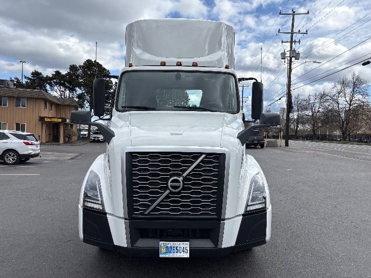 2021 Volvo VNL 300 — photo 2