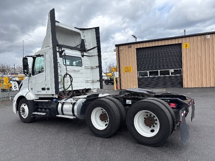 2021 Volvo VNL 300 — photo 5