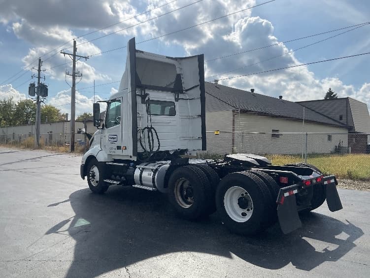 2021 Volvo VNL 300 — photo 5
