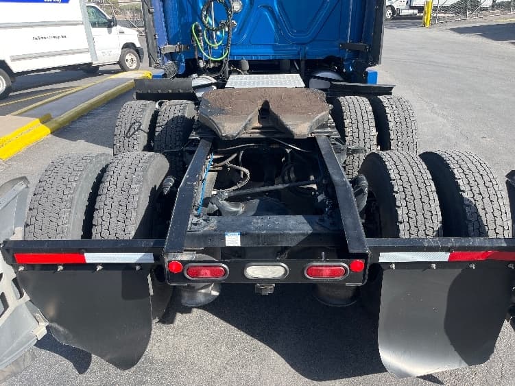 2021 Freightliner Cascadia — photo 6