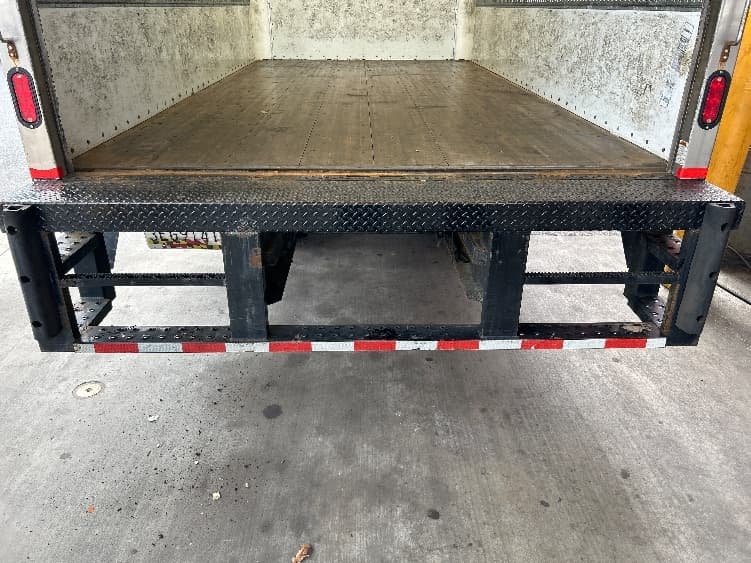 2021 Isuzu NPR — photo 9