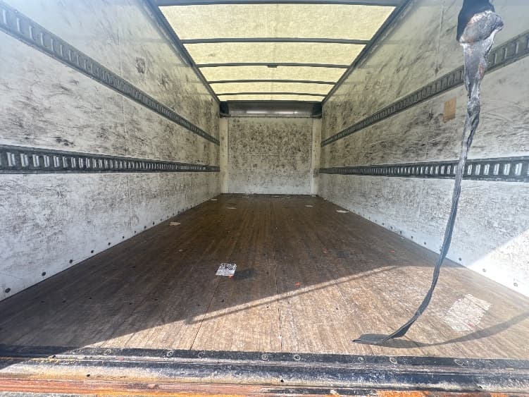 2021 Isuzu NPR — photo 8