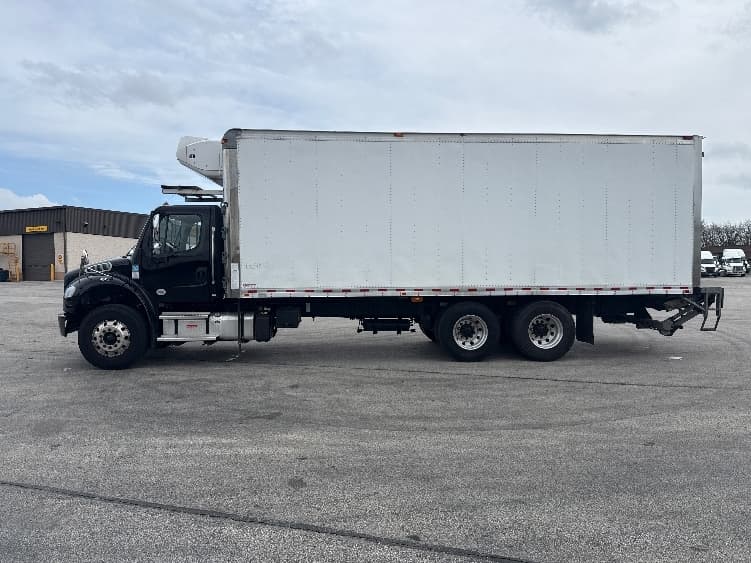 2021 Freightliner M2 106 — photo 4