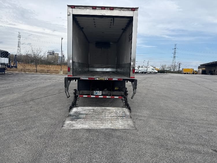 2021 Freightliner M2 106 — photo 9