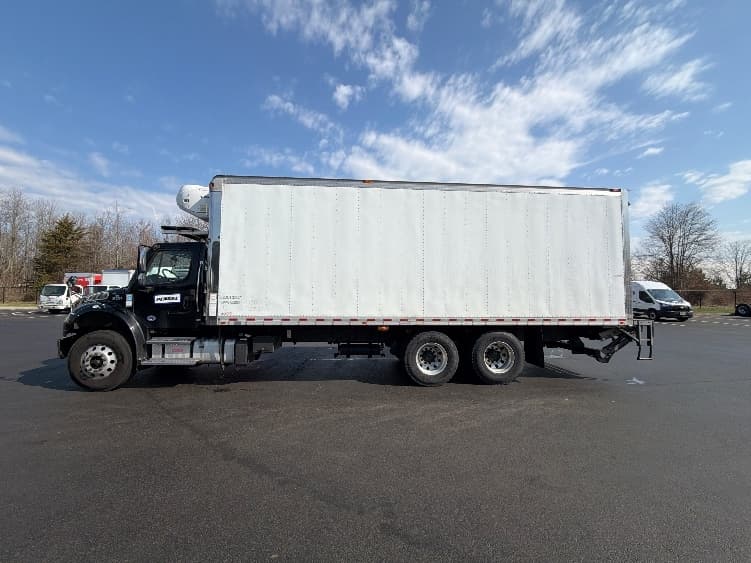 2021 Freightliner M2 106 — photo 4