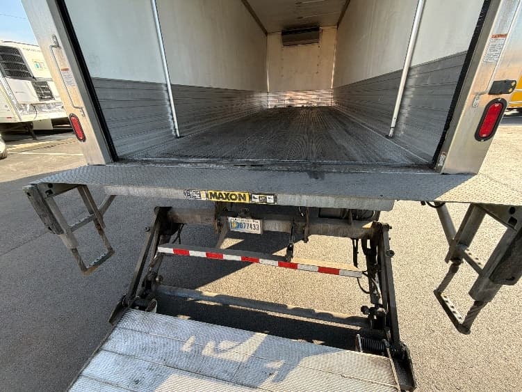 2021 Freightliner M2 106 — photo 10