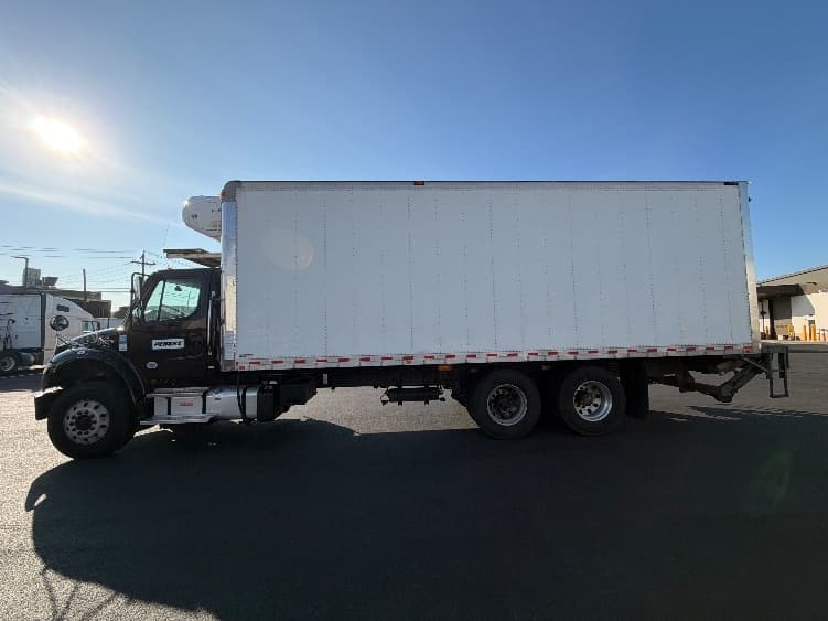 2021 Freightliner M2 106 — photo 4