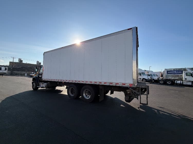 2021 Freightliner M2 106 — photo 6