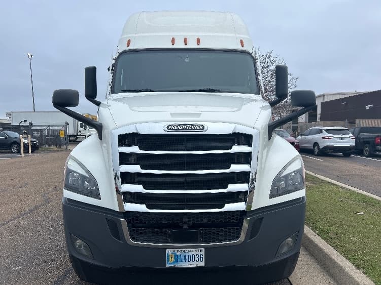2021 Freightliner Cascadia — photo 2
