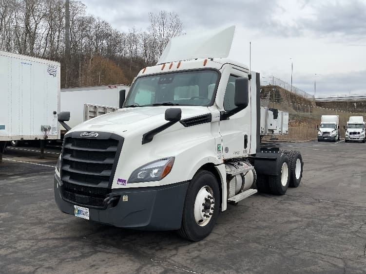 2021 Freightliner Cascadia — photo 3