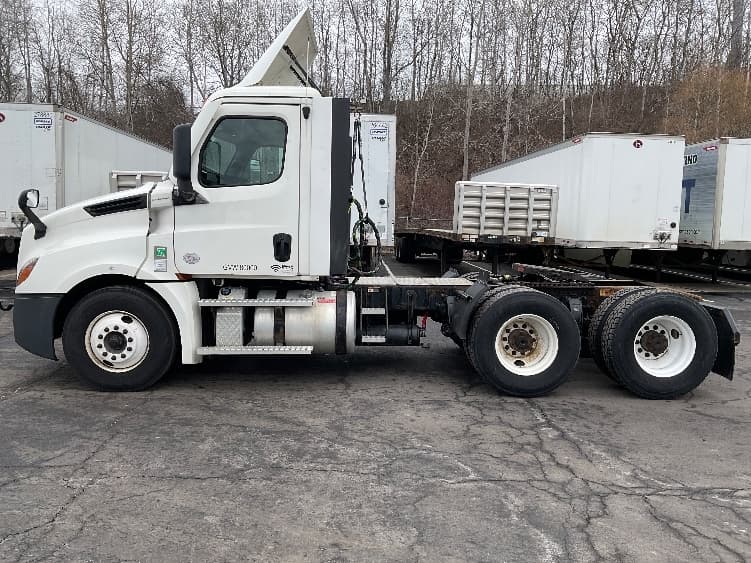 2021 Freightliner Cascadia — photo 4