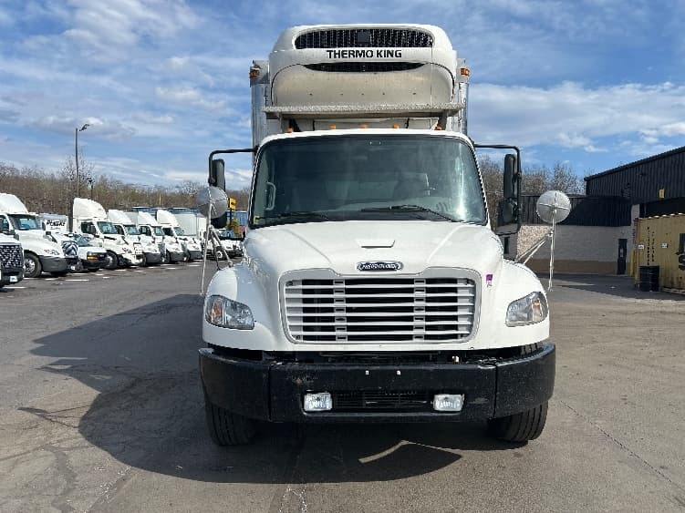 2021 Freightliner M2 106 — photo 2