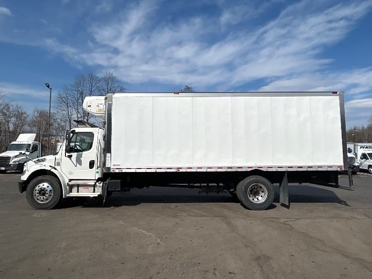 2021 Freightliner M2 106 — photo 4