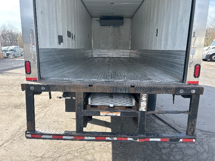 2021 Freightliner M2 106 — photo 9