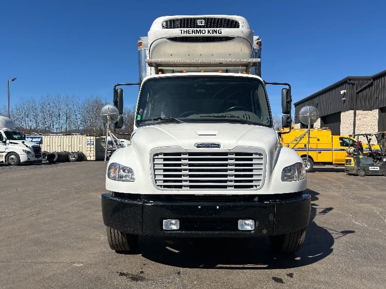 2021 Freightliner M2 106 — photo 2