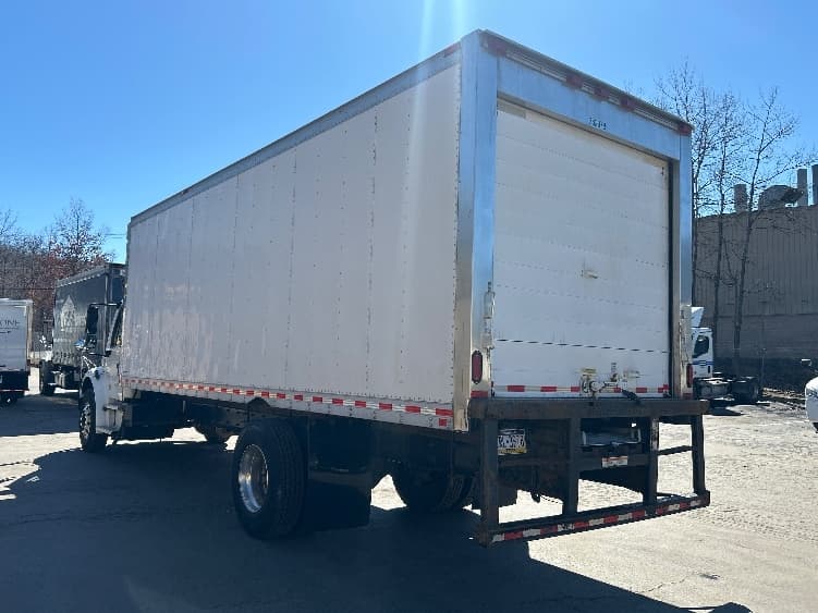 2021 Freightliner M2 106 — photo 6