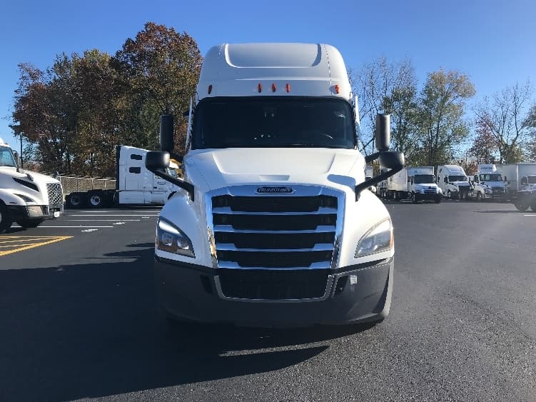 2021 Freightliner Cascadia — photo 2