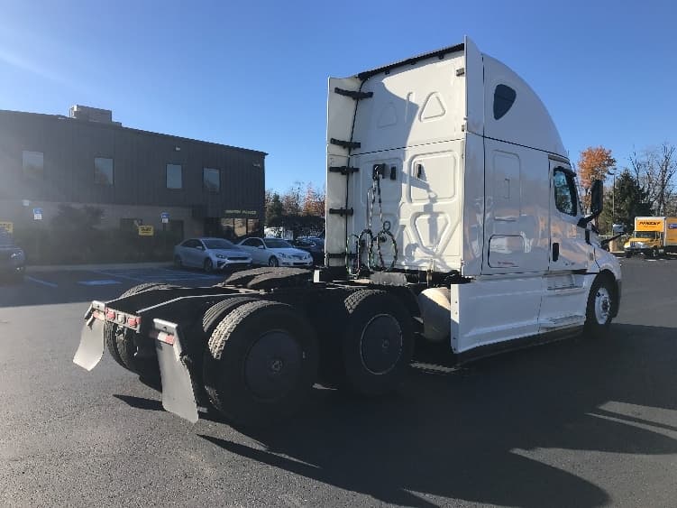 2021 Freightliner Cascadia — photo 7