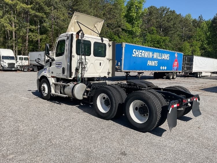 2021 Freightliner Cascadia — photo 5