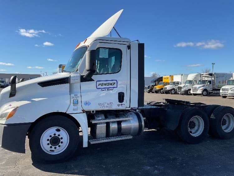 2021 Freightliner Cascadia — photo 4