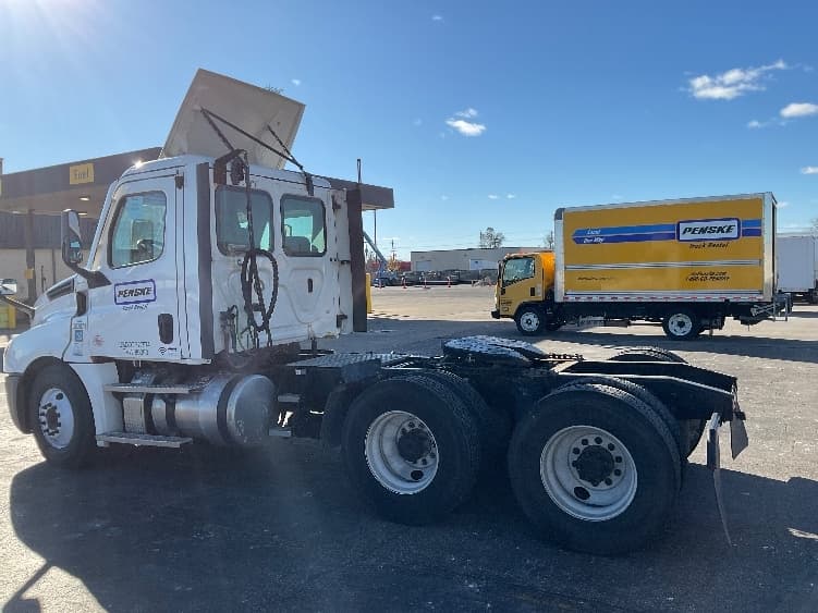2021 Freightliner Cascadia — photo 5