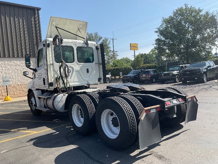 2021 Freightliner Cascadia — photo 5