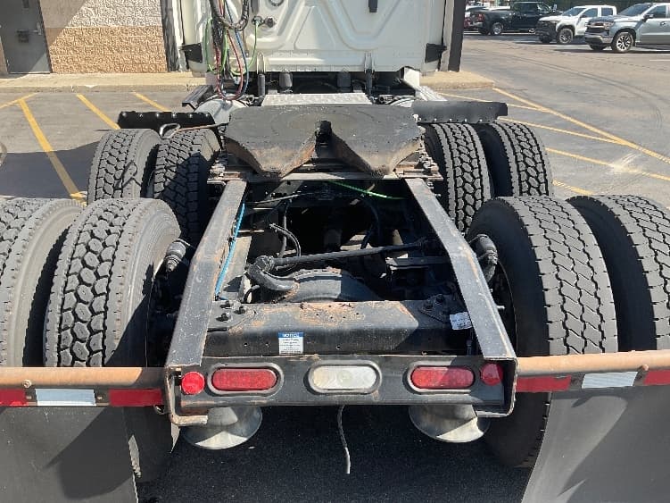 2021 Freightliner Cascadia — photo 6