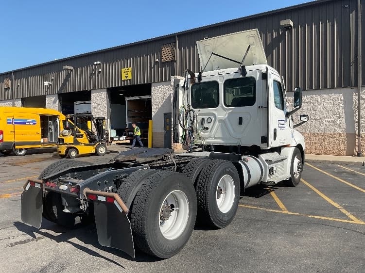 2021 Freightliner Cascadia — photo 7