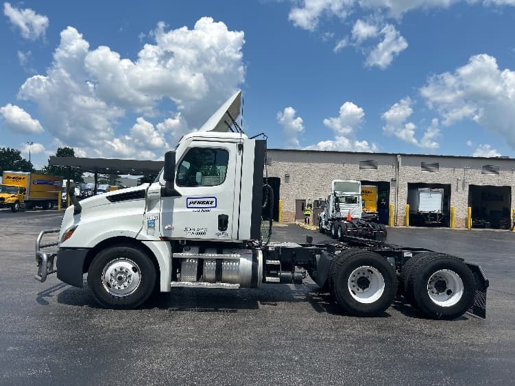2021 Freightliner Cascadia — photo 4