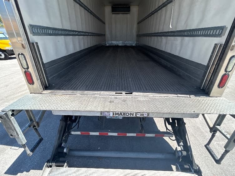 2021 Freightliner M2 106 — photo 10