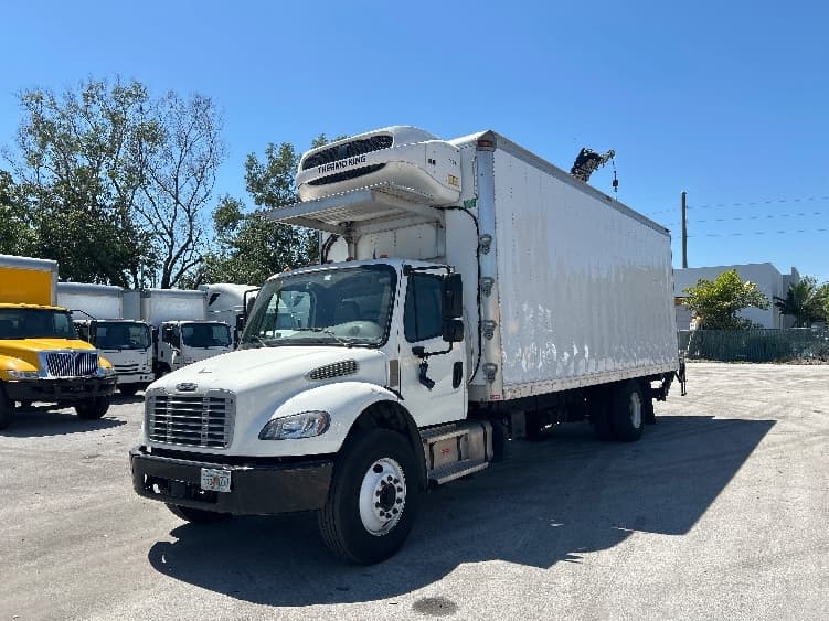 2021 Freightliner M2 106 — photo 3
