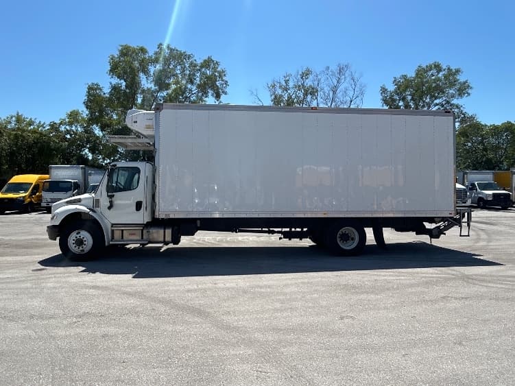 2021 Freightliner M2 106 — photo 4
