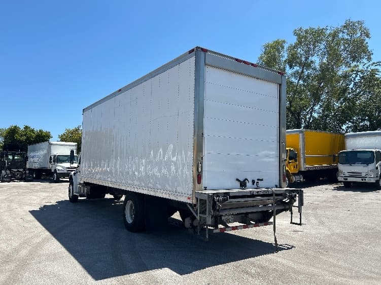 2021 Freightliner M2 106 — photo 6