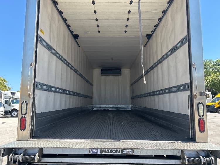 2021 Freightliner M2 106 — photo 8