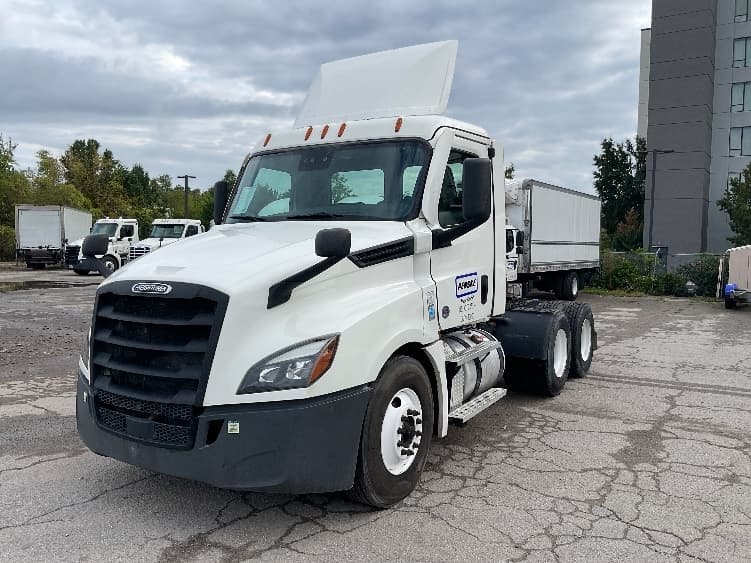 2021 Freightliner Cascadia — photo 3