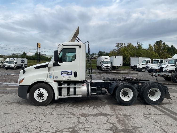 2021 Freightliner Cascadia — photo 4