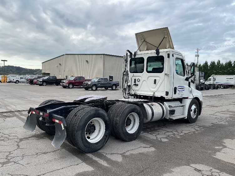 2021 Freightliner Cascadia — photo 7