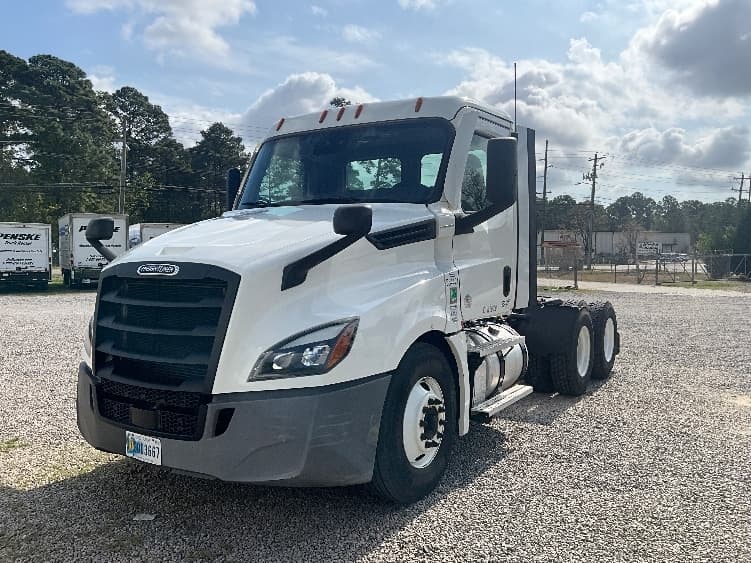 2021 Freightliner Cascadia — photo 3