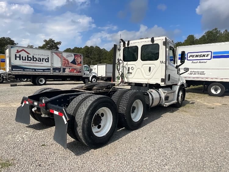 2021 Freightliner Cascadia — photo 7