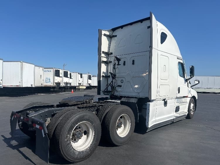 2022 Freightliner Cascadia — photo 5