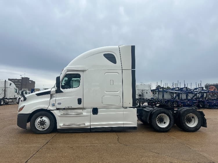 2022 Freightliner Cascadia — photo 4