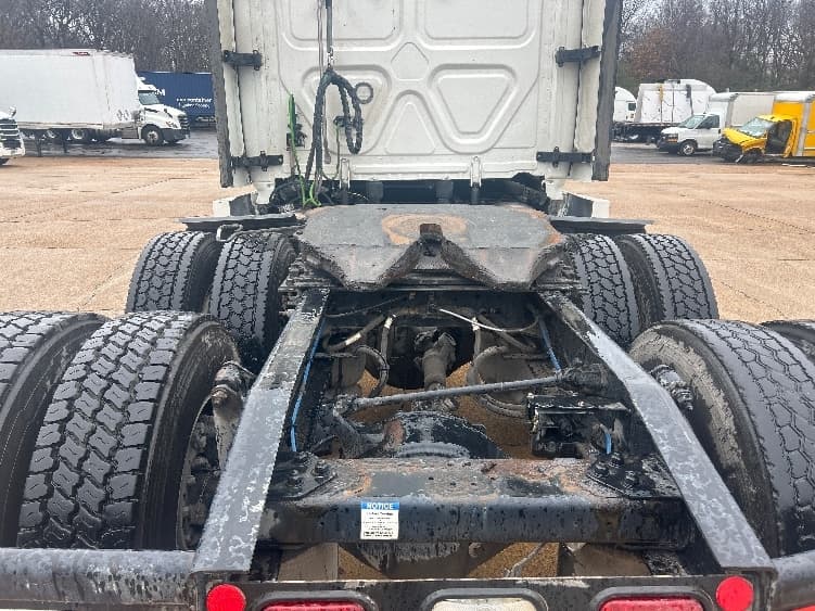 2022 Freightliner Cascadia — photo 6