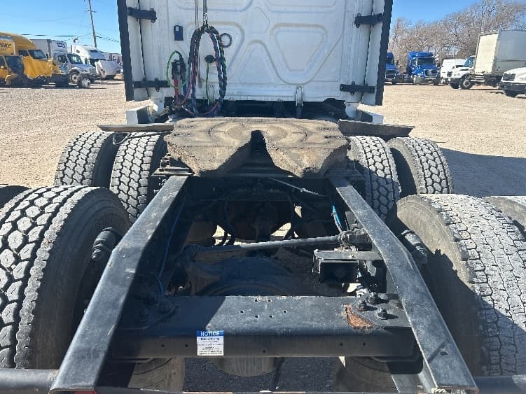 2022 Freightliner Cascadia — photo 6