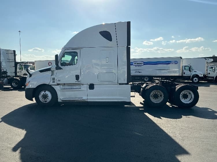 2022 Freightliner Cascadia — photo 4
