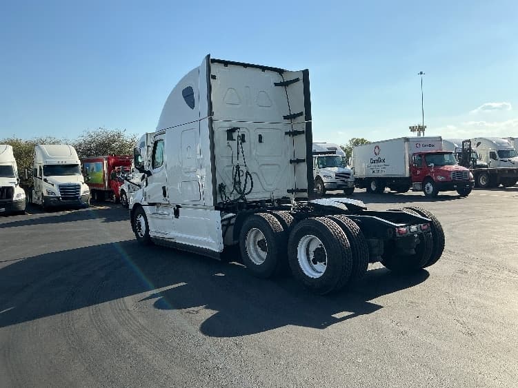 2022 Freightliner Cascadia — photo 5