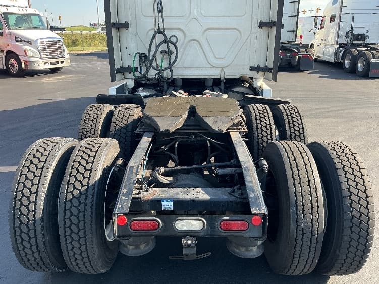 2022 Freightliner Cascadia — photo 6