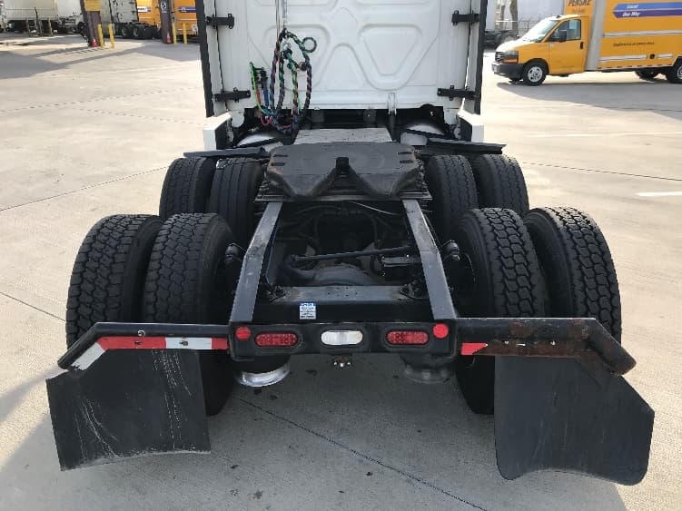 2022 Freightliner Cascadia — photo 6