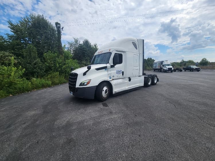 2022 Freightliner Cascadia — photo 3