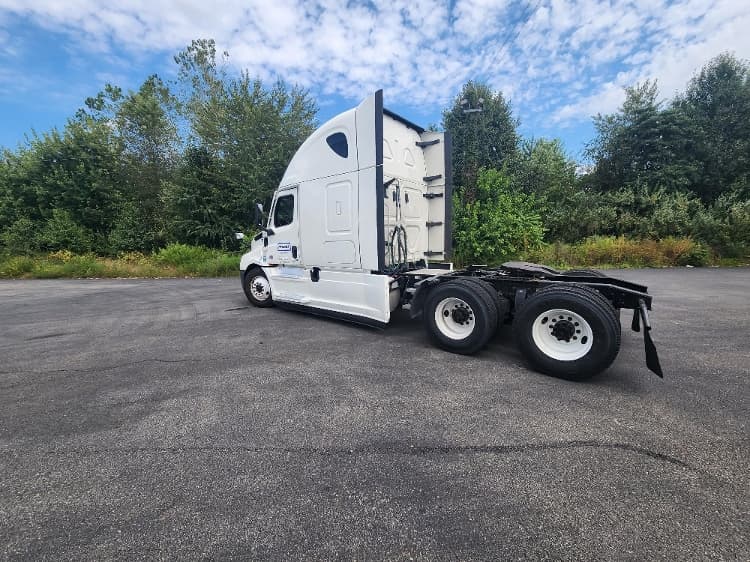 2022 Freightliner Cascadia — photo 5