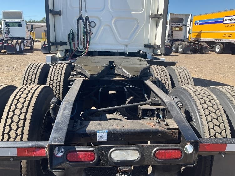 2022 Freightliner Cascadia — photo 6